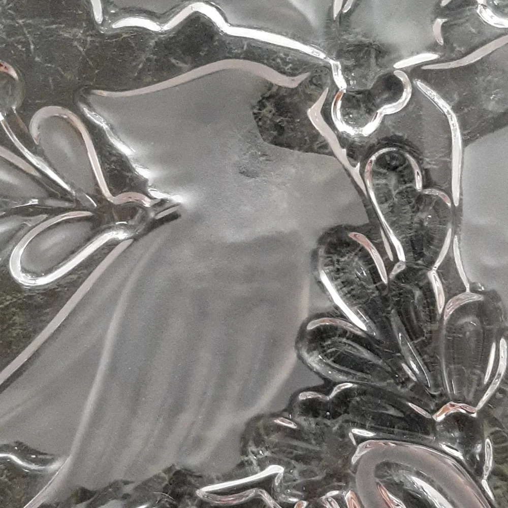 Gorham Crystal Bowl- Beautiful! Christmas Cardinals 8" Square 🕊🌲 - Picture 3 of 10